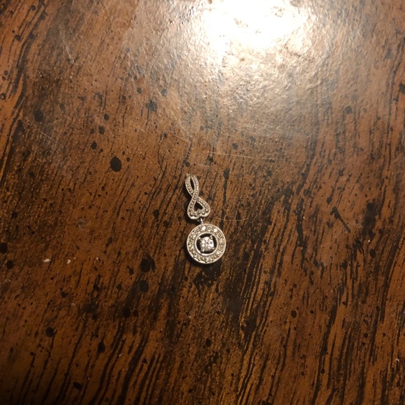 Jewelry - 10k white gold diamond pendant